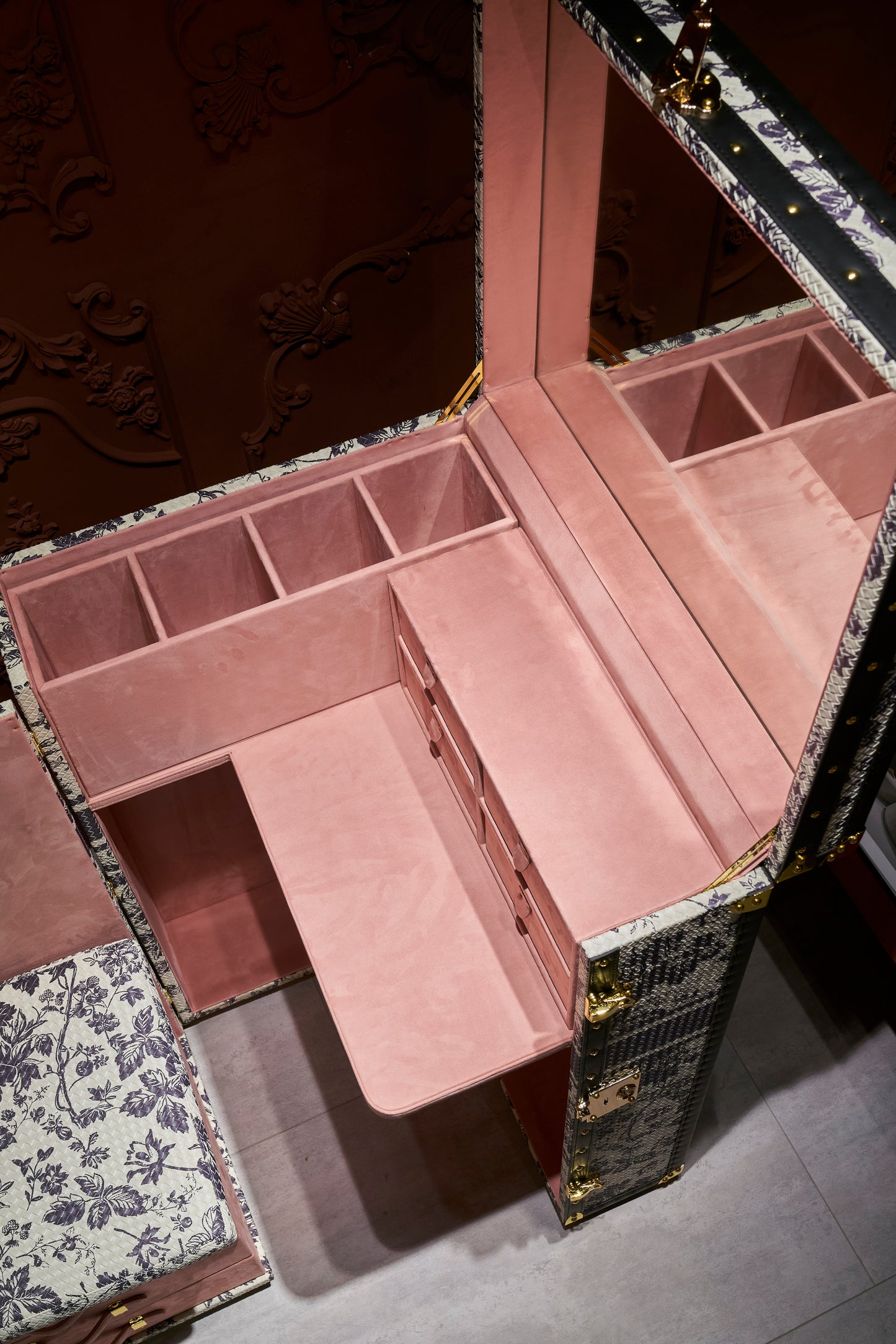Dressing Table | Black with white | Leather collection