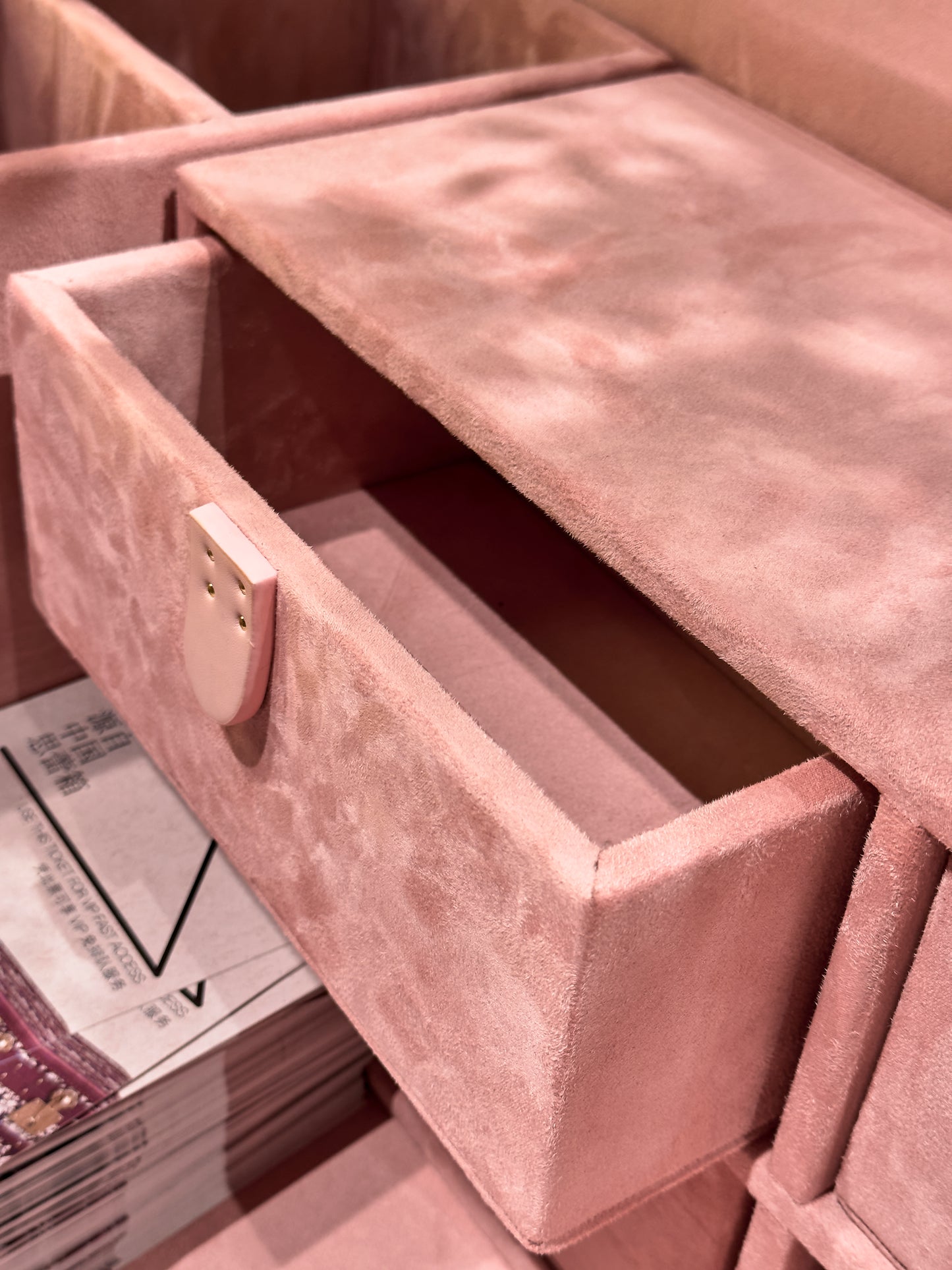 Dressing Table | Pink | Copper wire collection