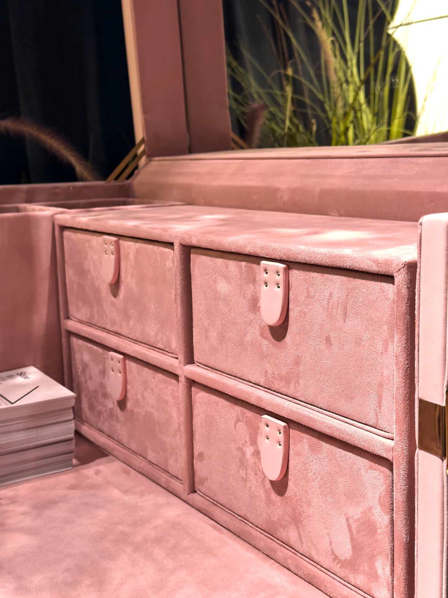 Dressing Table | Pink | Copper wire collection