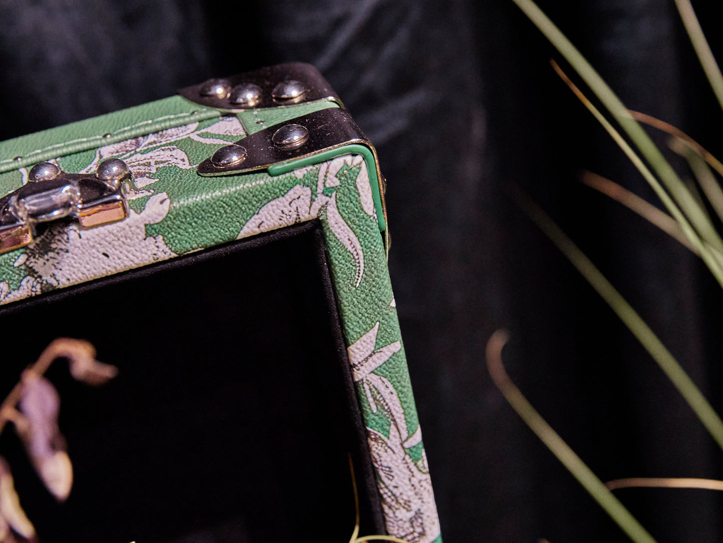 Tower Case | Emerald-green | Leather collection