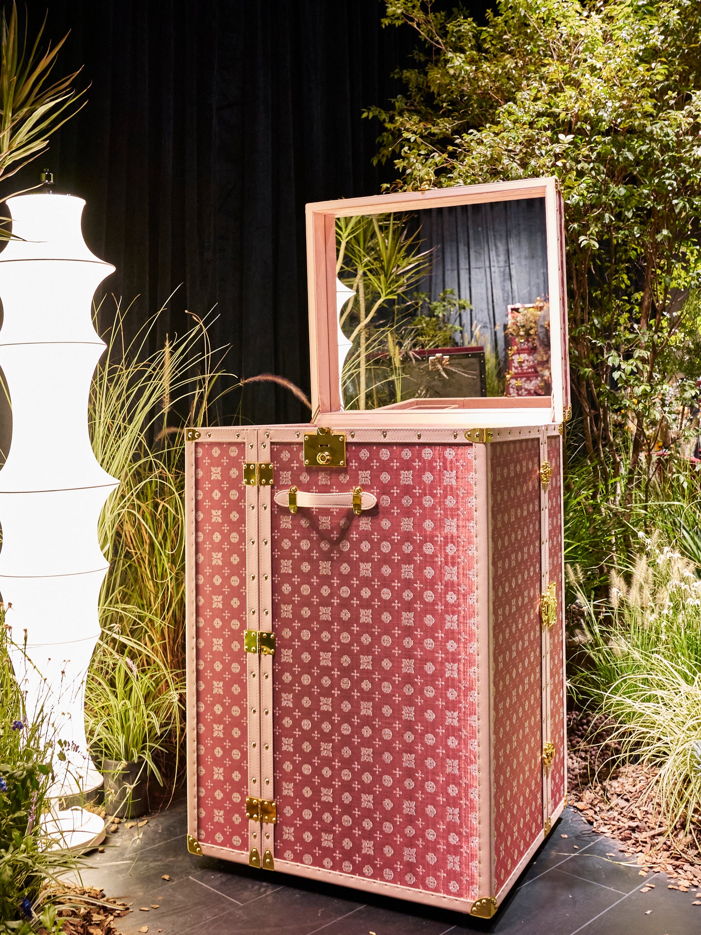 Dressing Table | Pink | Copper wire collection