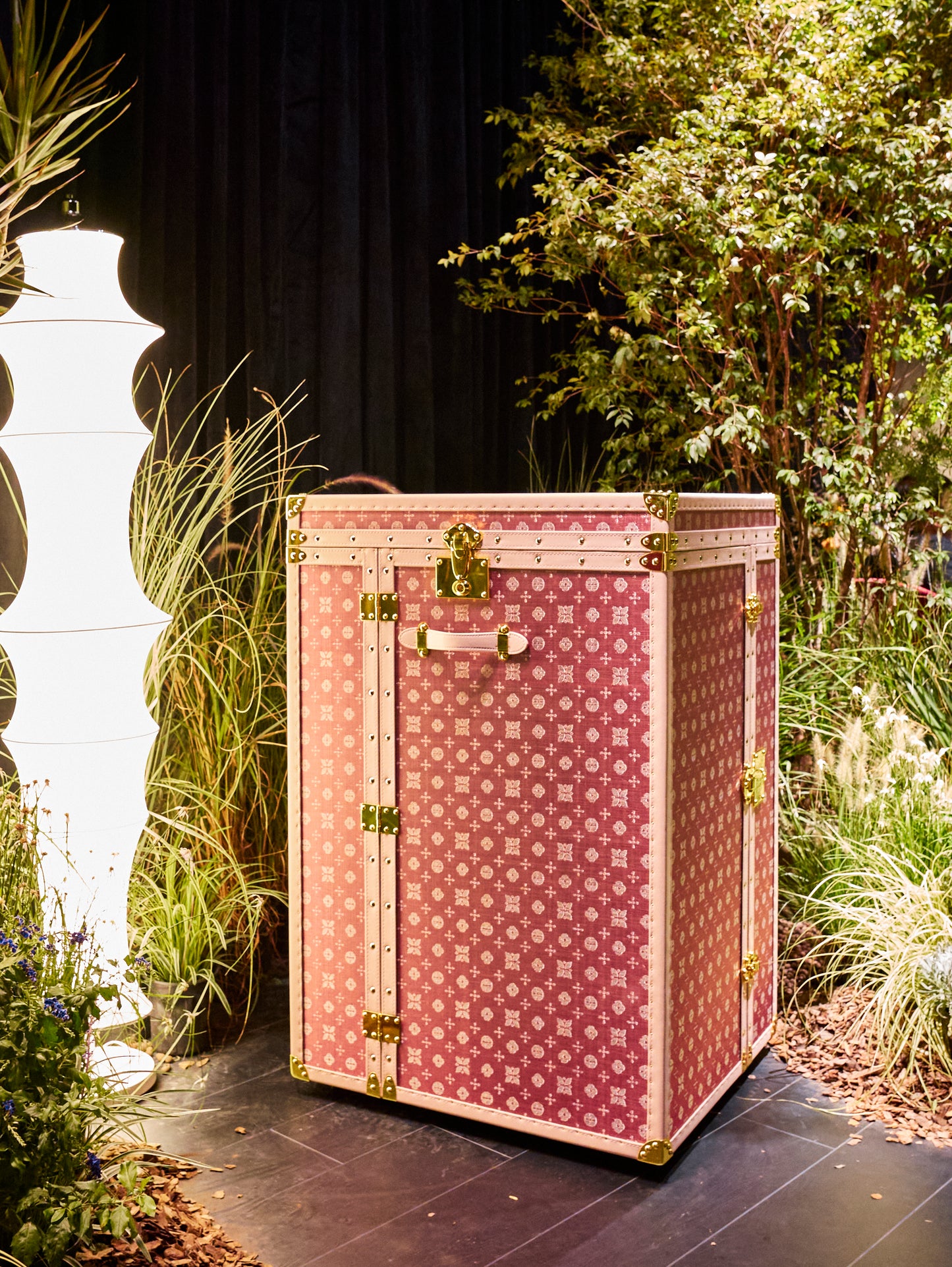 Dressing Table | Pink | Copper wire collection