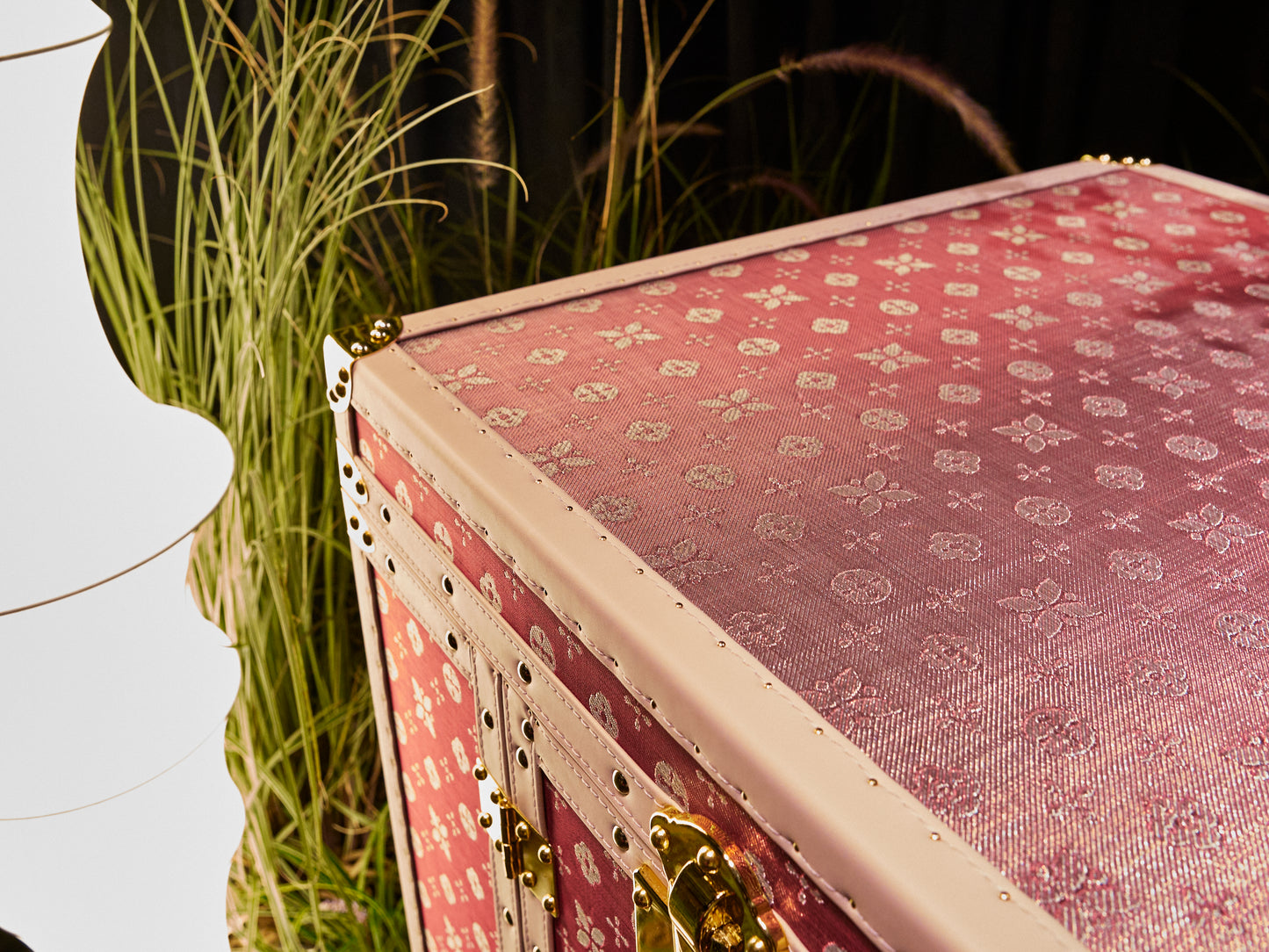 Dressing Table | Pink | Copper wire collection