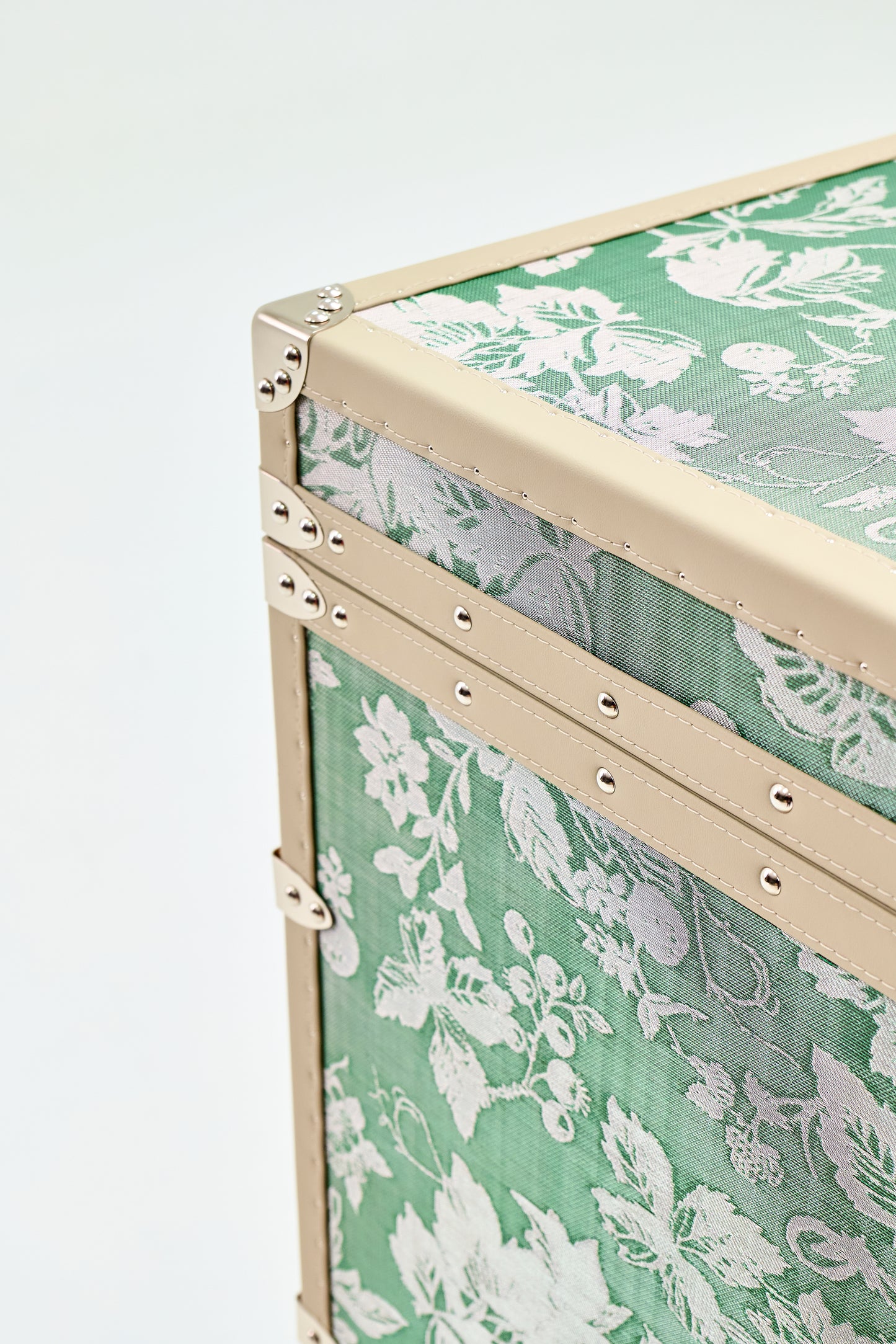 Jewelry Cabinet | Summer Green | Copper wire collection