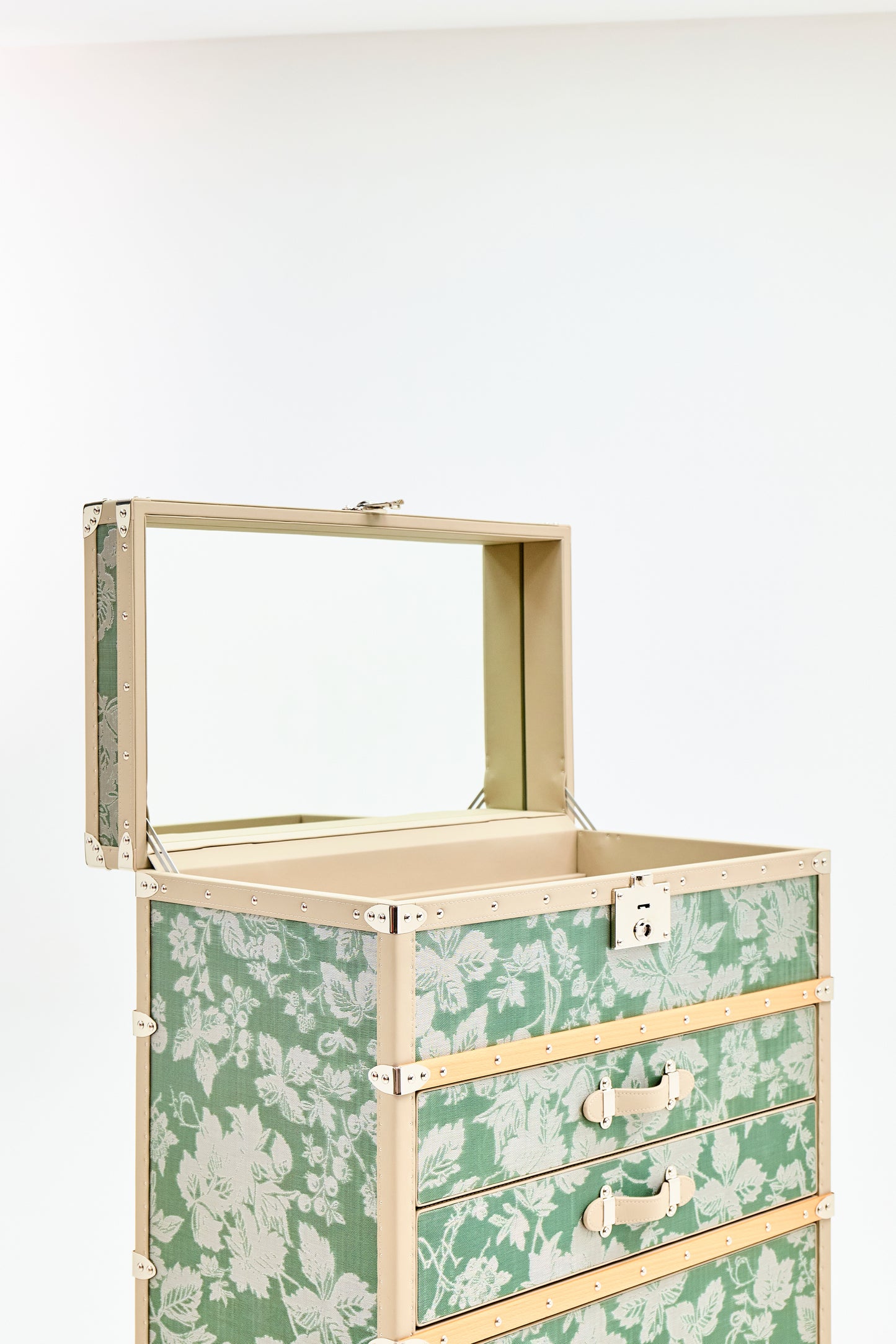 Jewelry Cabinet | Summer Green | Copper wire collection