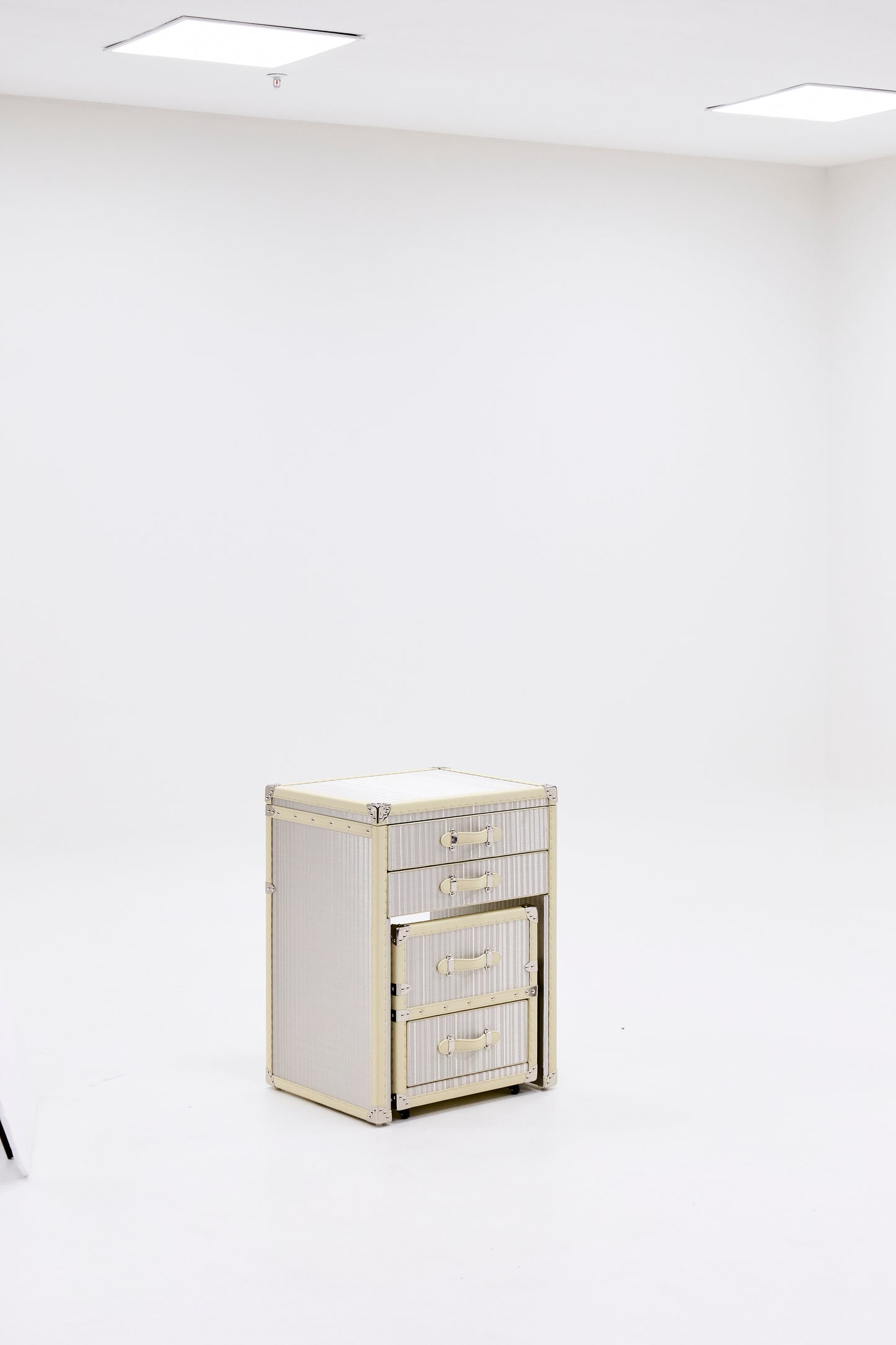 Dressing Table | Gilded White | Copper wire collection