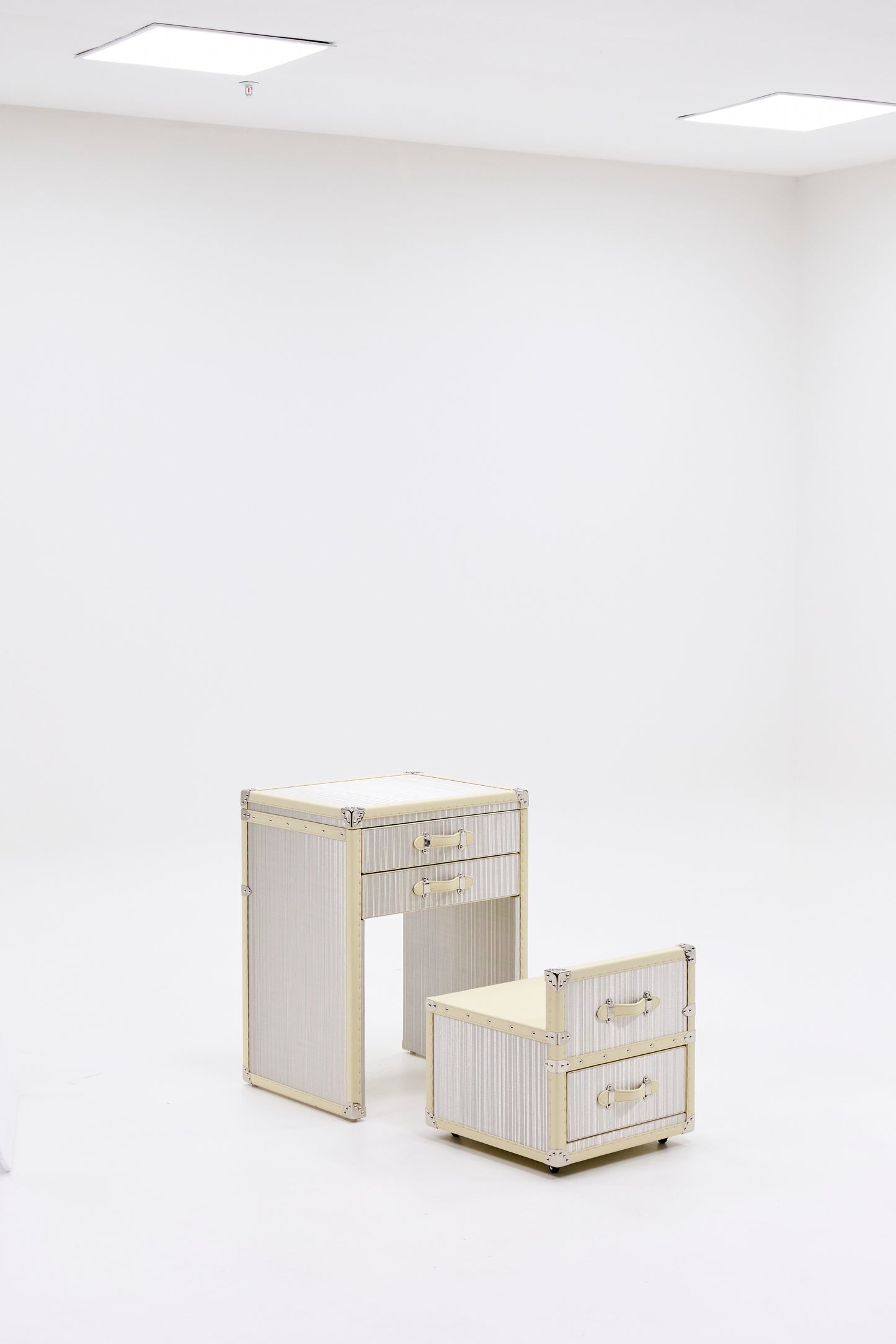 Dressing Table | Gilded White | Copper wire collection