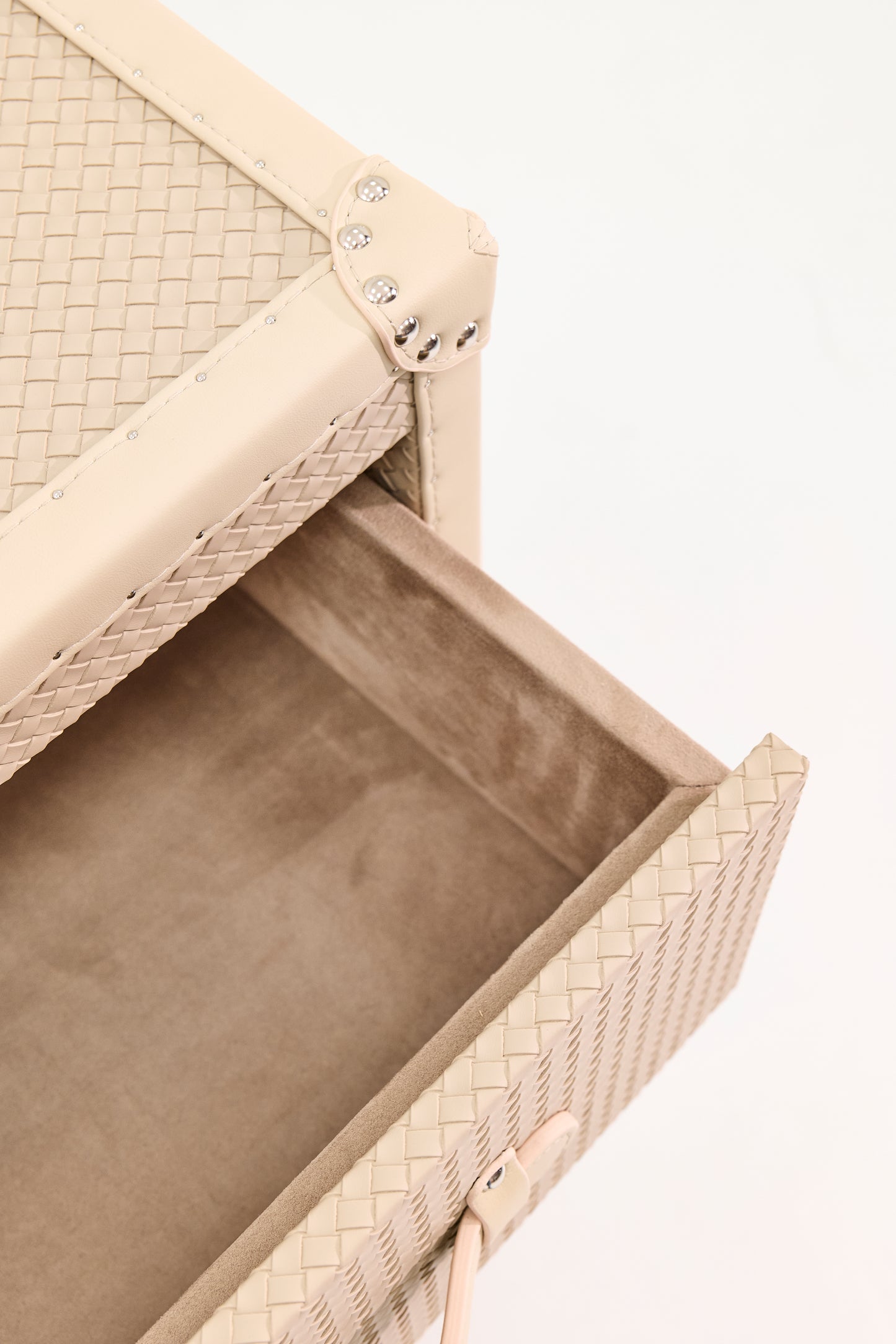 Six-Drawer Side Cabinet|Beige|Leather Collection