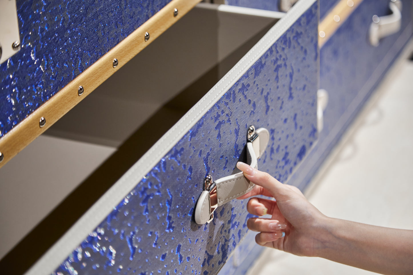 Large - sized side cabine|  Blue  |  Copper wire