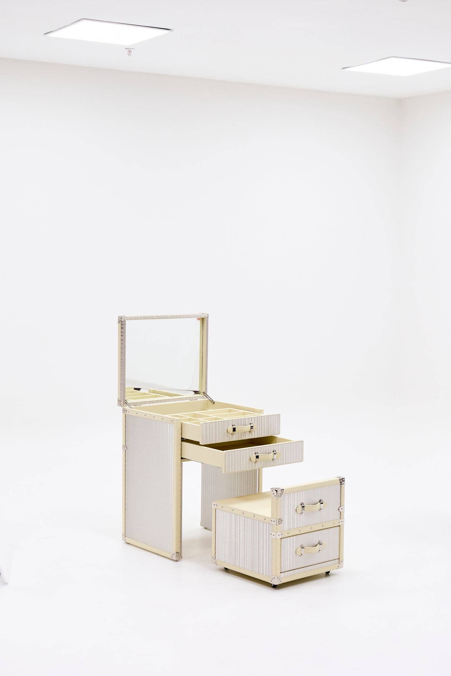 Dressing Table | Gilded White | Copper wire collection