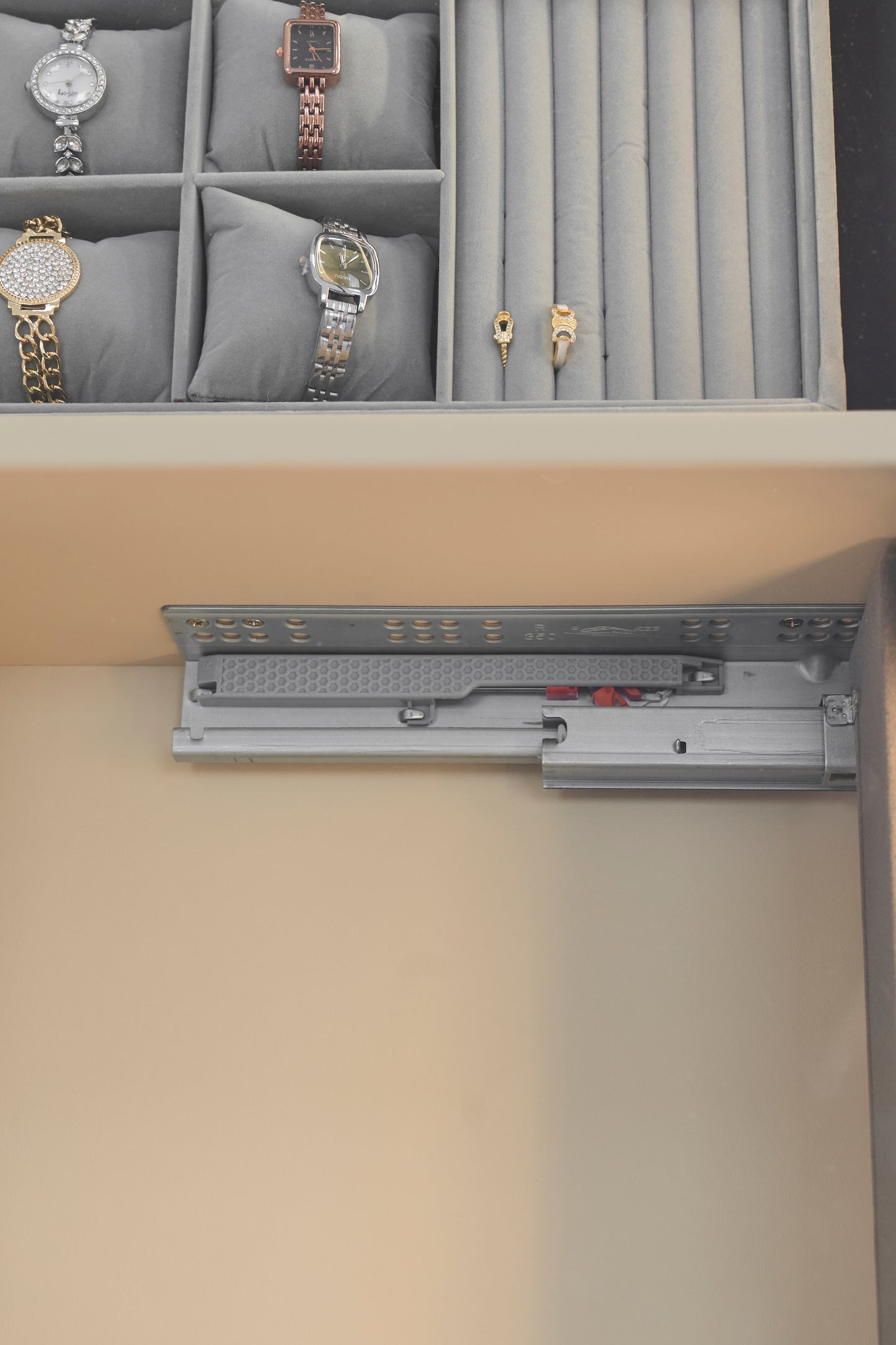 Jewelry Armoire |Black-cream beige|Leather Collection